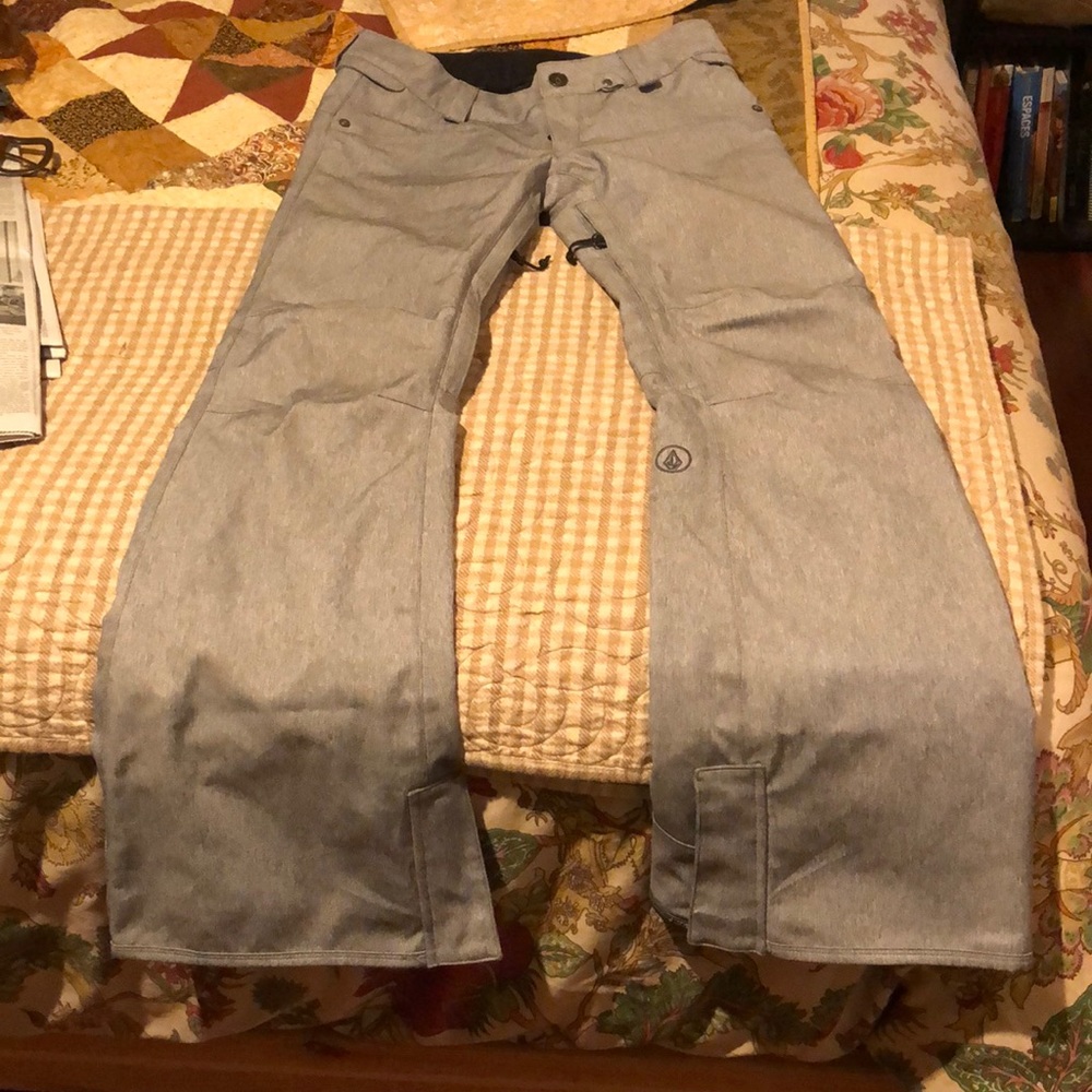 New without tags Volcom ski/snowboard pants